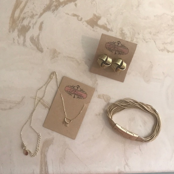 Plunder Jewelry - Plunder gold bracelet, necklace & earrings